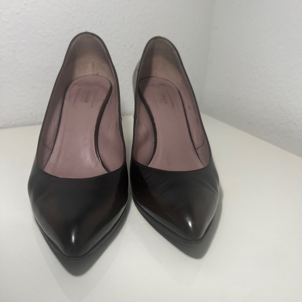 Armani Collezioni Women’s Medium Heel Leather Dress Shoes